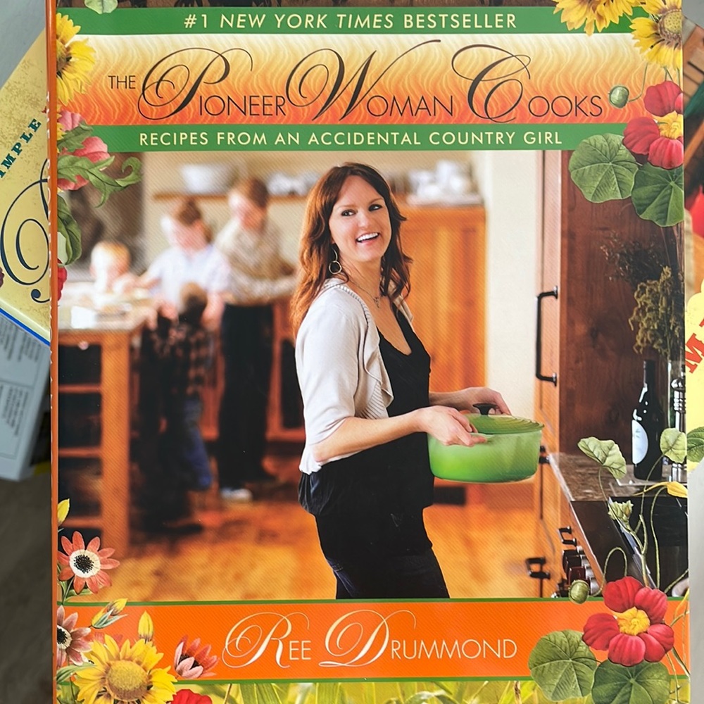The Pioneer Woman Cooks Book 🖤